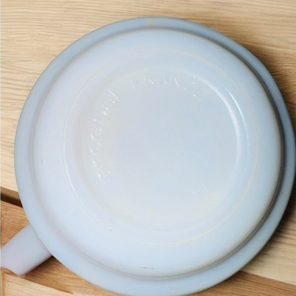 Vintage '60s Set of 2 Milk Glass Coffee Cups Arcopal France Restaurant Ware - Picture 4 of 5